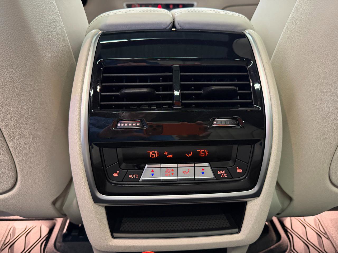 Used 2024 BMW X7 xDrive40i w/ Executive Package image 15