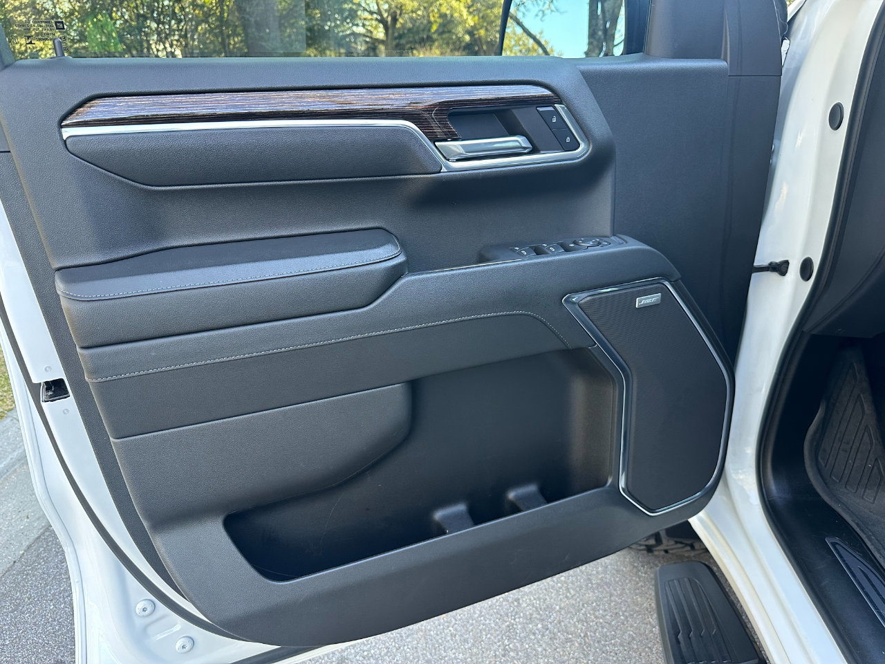 Used 2024 GMC Sierra 1500 Elevation w/ Elevation Premium Package image 9