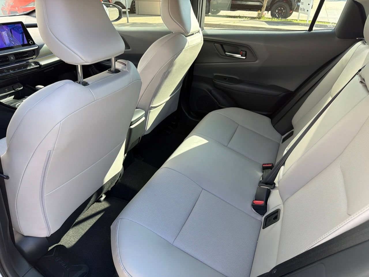 Used 2024 Toyota Prius XLE AWD/4WD image 8