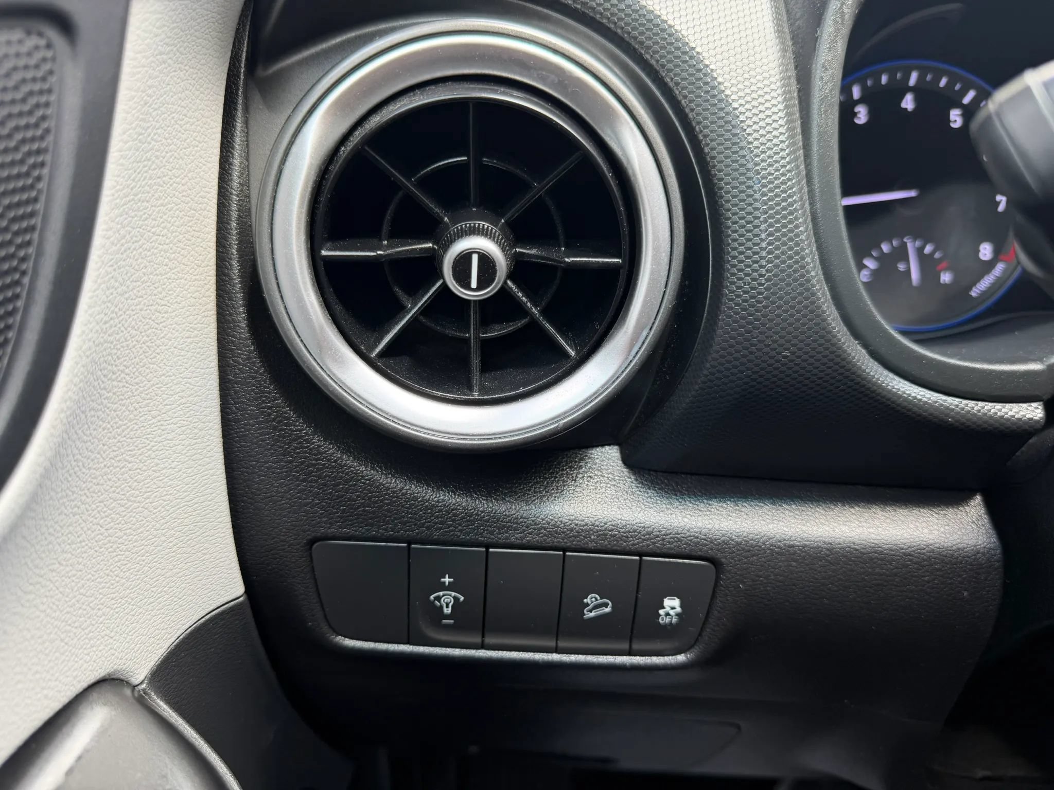Used 2022 Hyundai Kona SEL FWD image 22