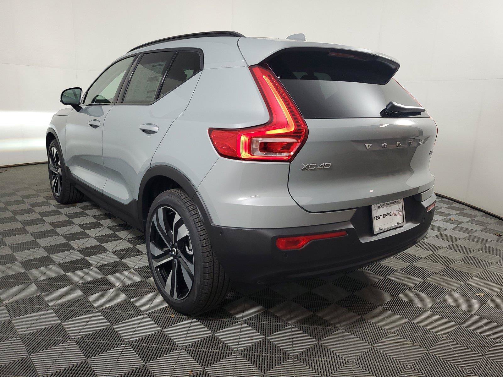New 2026 Volvo XC40 B5 Plus w/ Protection Package Premier AWD/4WD image 4
