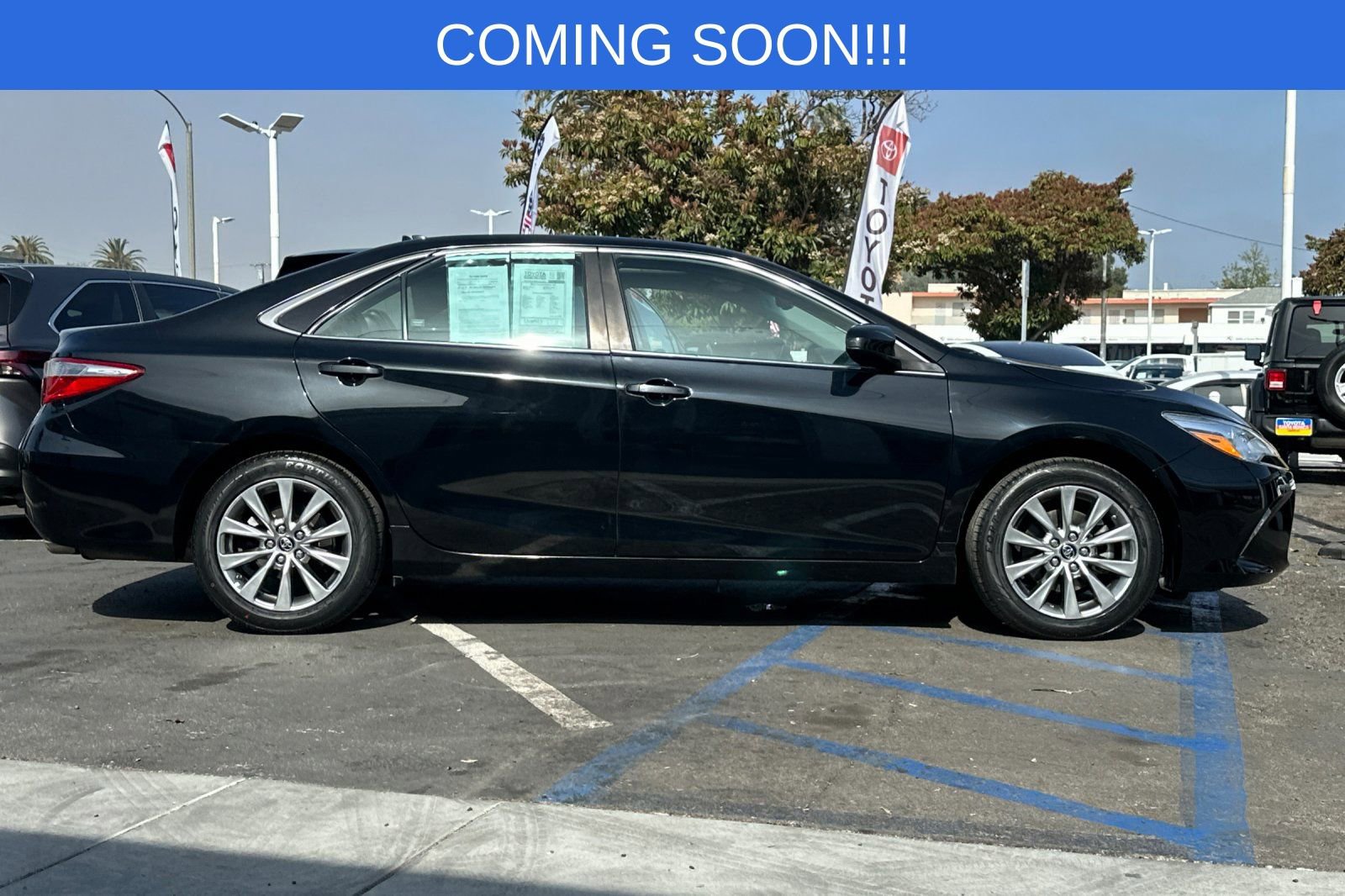 Used 2016 Toyota Camry XLE w/ Moonroof Package image 3