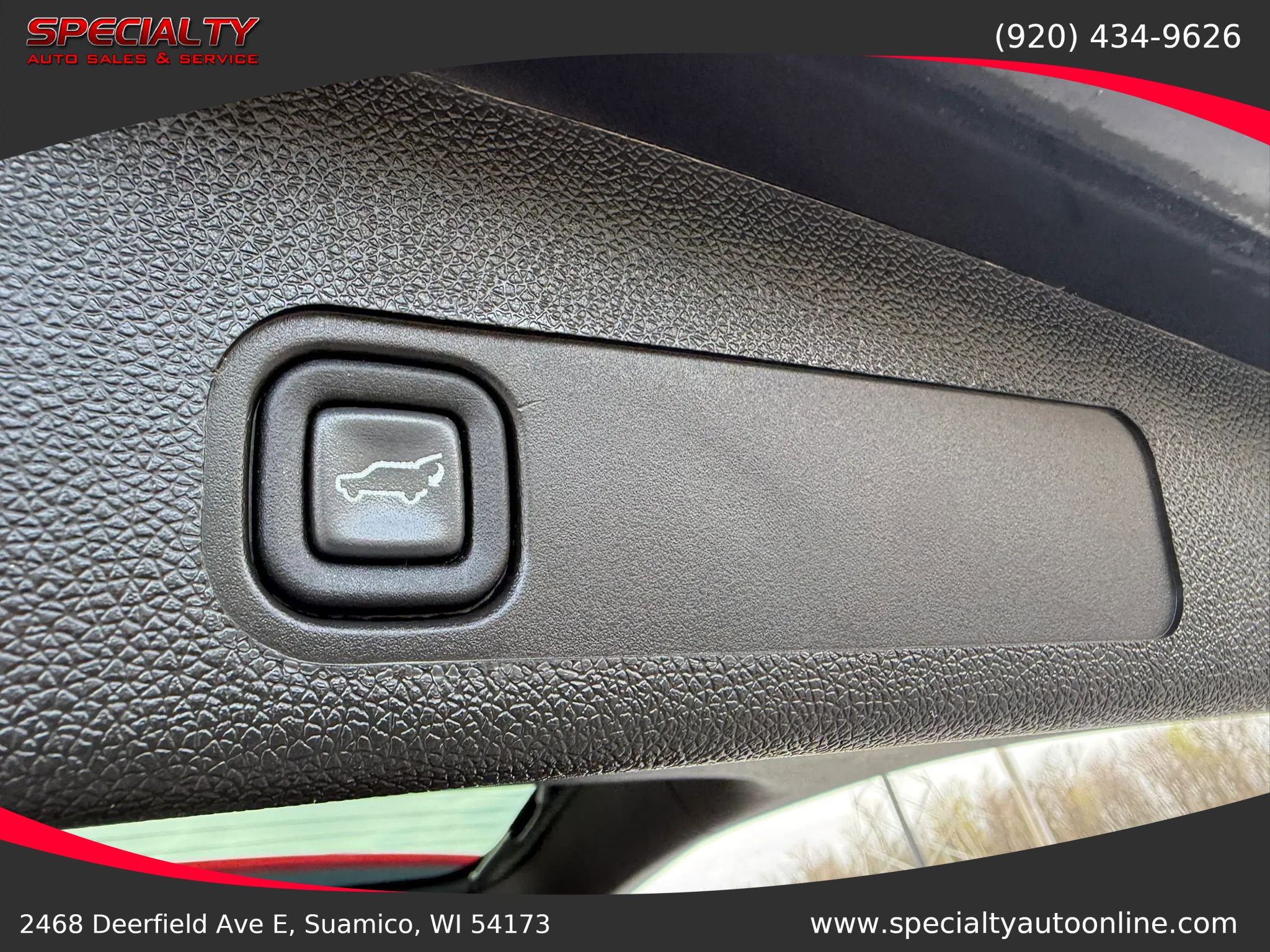 Used 2011 Cadillac Escalade AWD w/ Touring Package image 25
