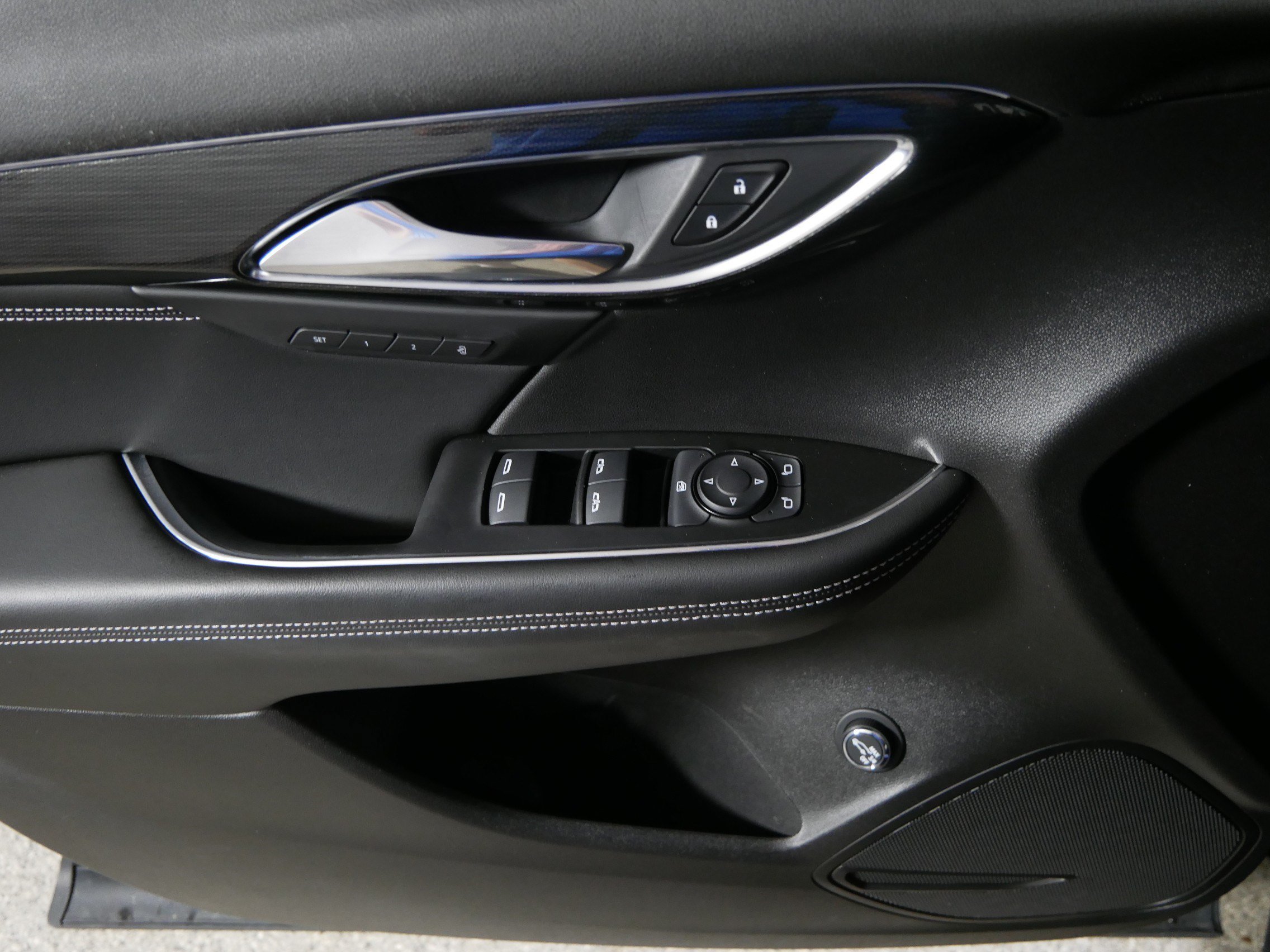 Used 2023 Buick Envision Essence AWD/4WD image 19