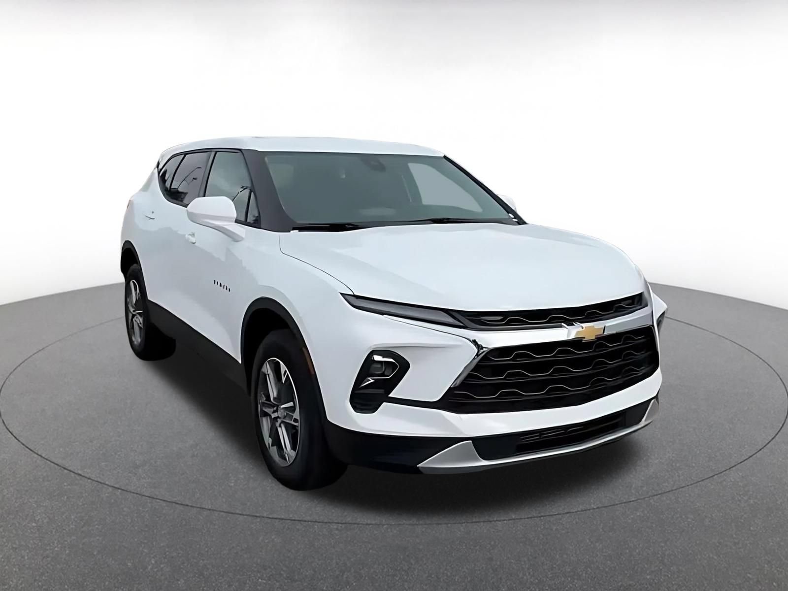Used 2026 Chevrolet Blazer LT FWD image 3
