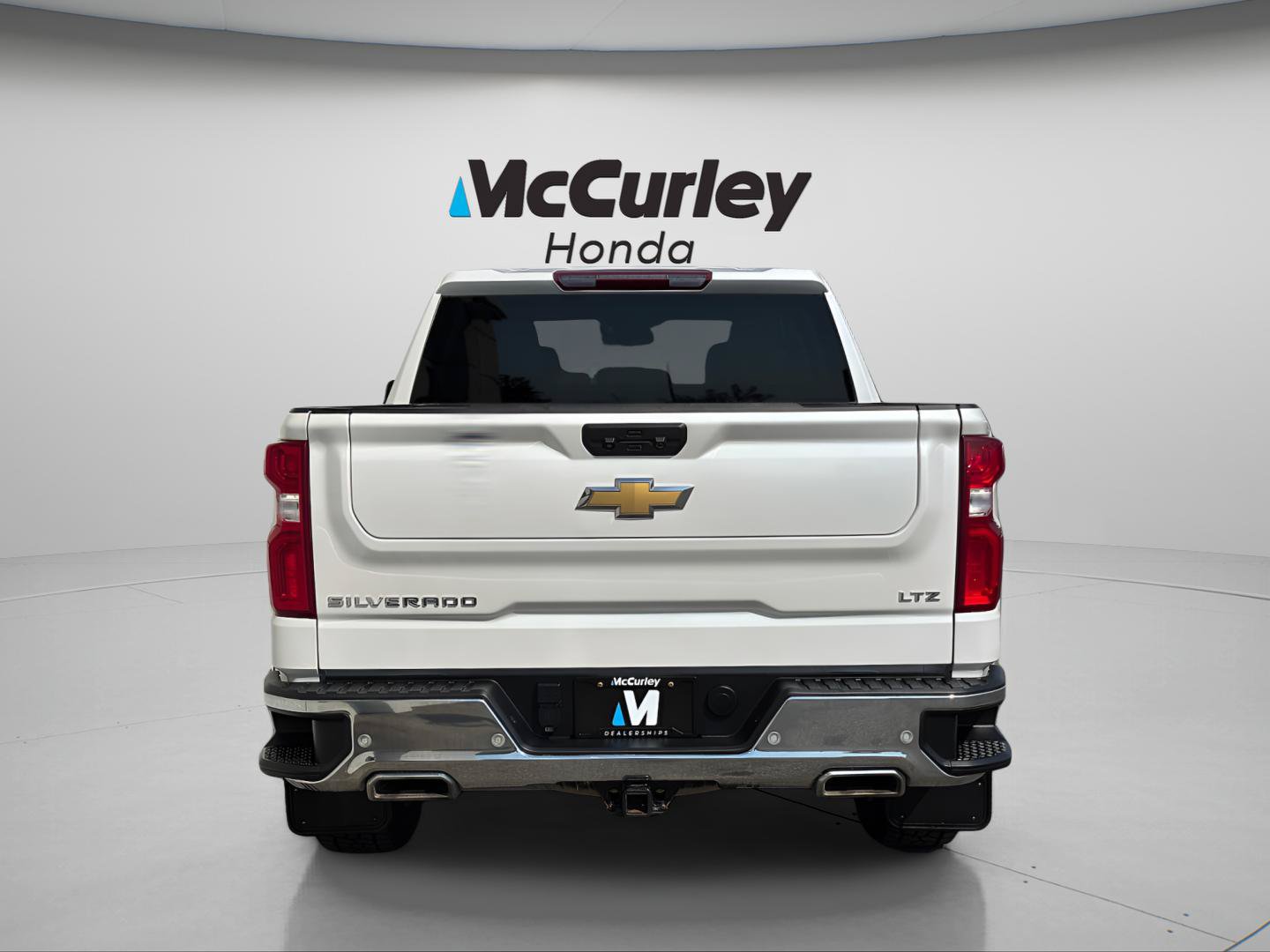 Used 2023 Chevrolet Silverado 1500 LTZ AWD/4WD image 4