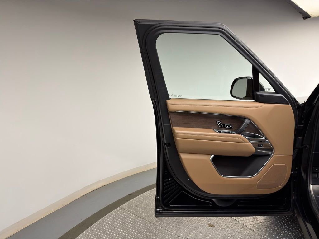 Used 2023 Land Rover Range Rover SE image 9