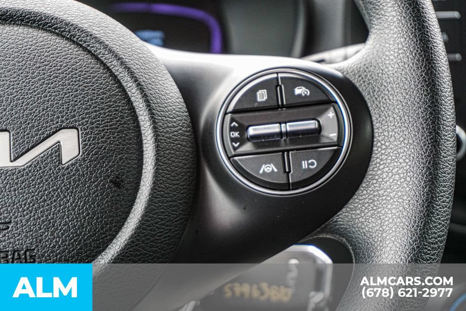 Used 2025 Kia Soul LX w/ LX Technology Package FWD image 30