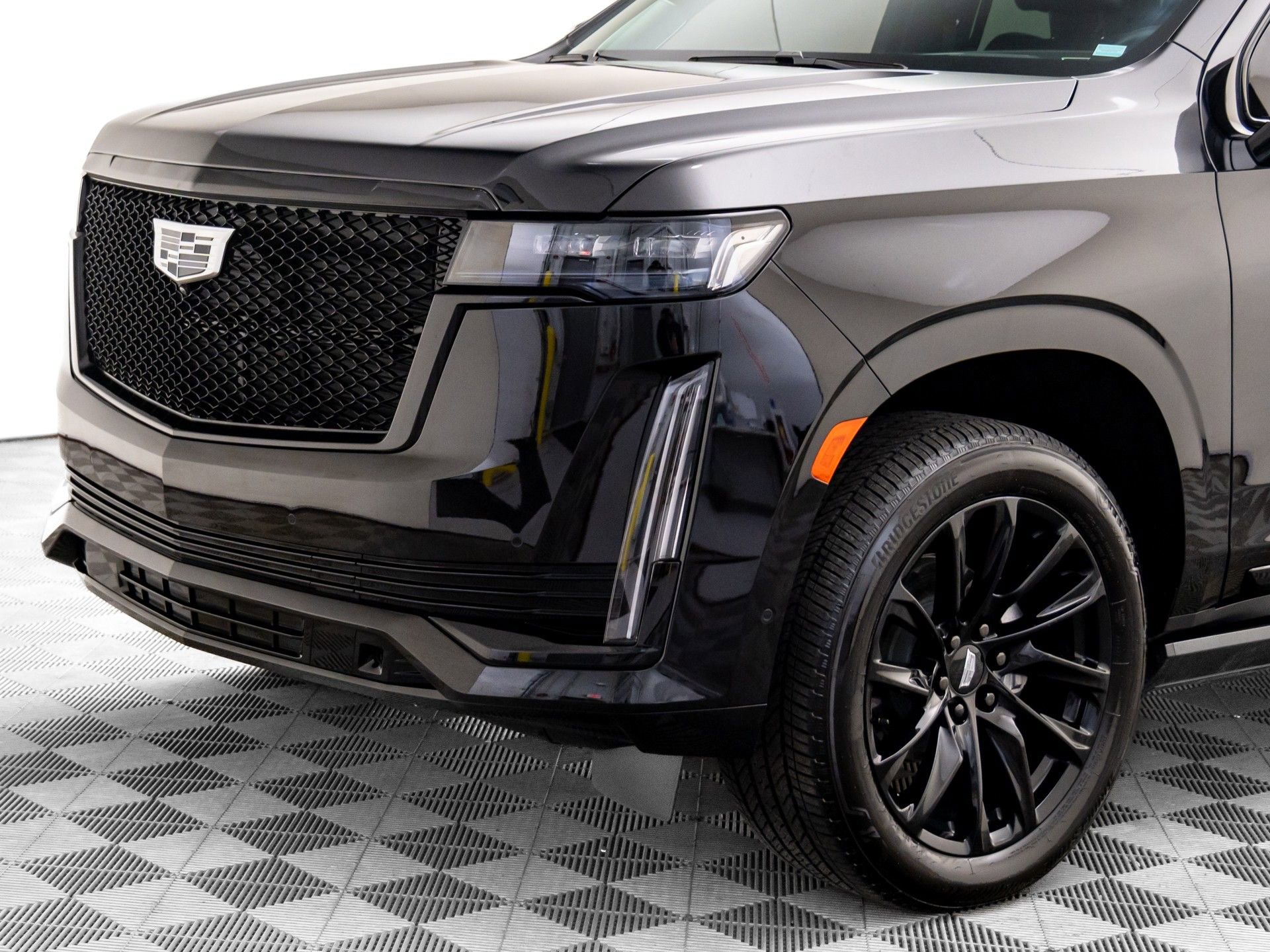 Certified 2024 Cadillac Escalade ESV Sport Platinum w/ LPO, ONYX Package image 41