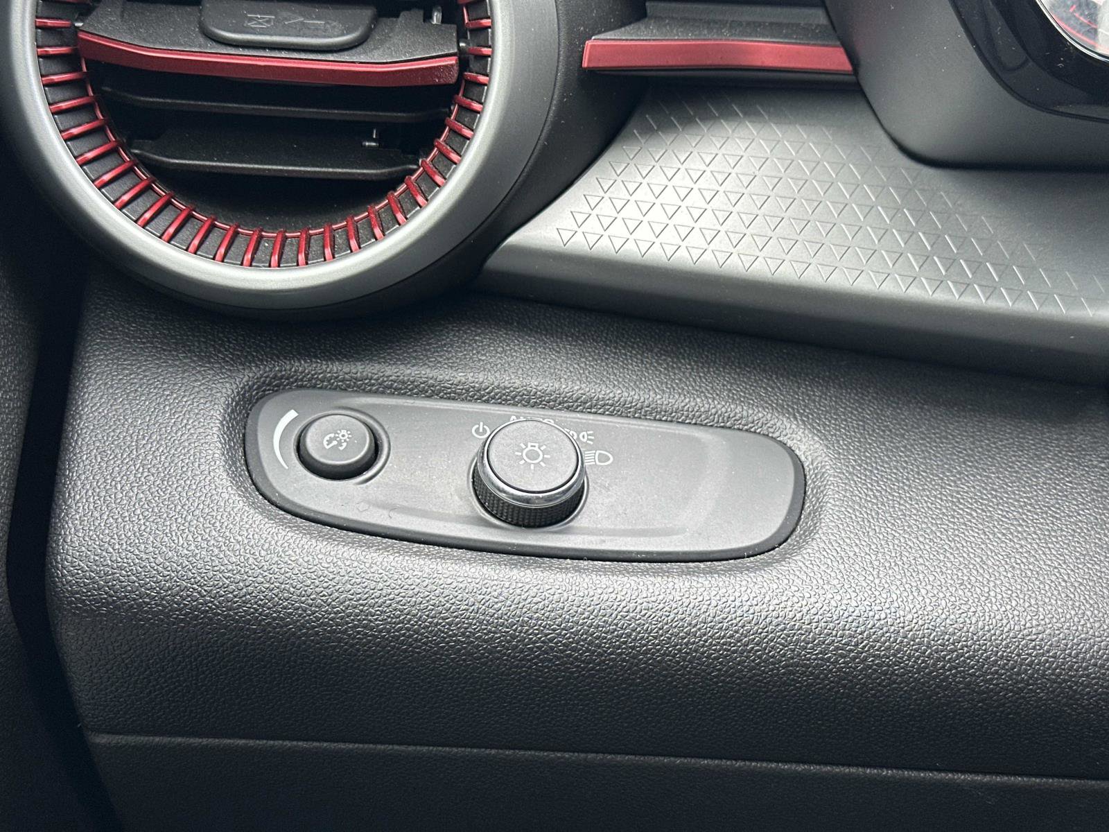 Certified 2024 Chevrolet Trax RS image 25