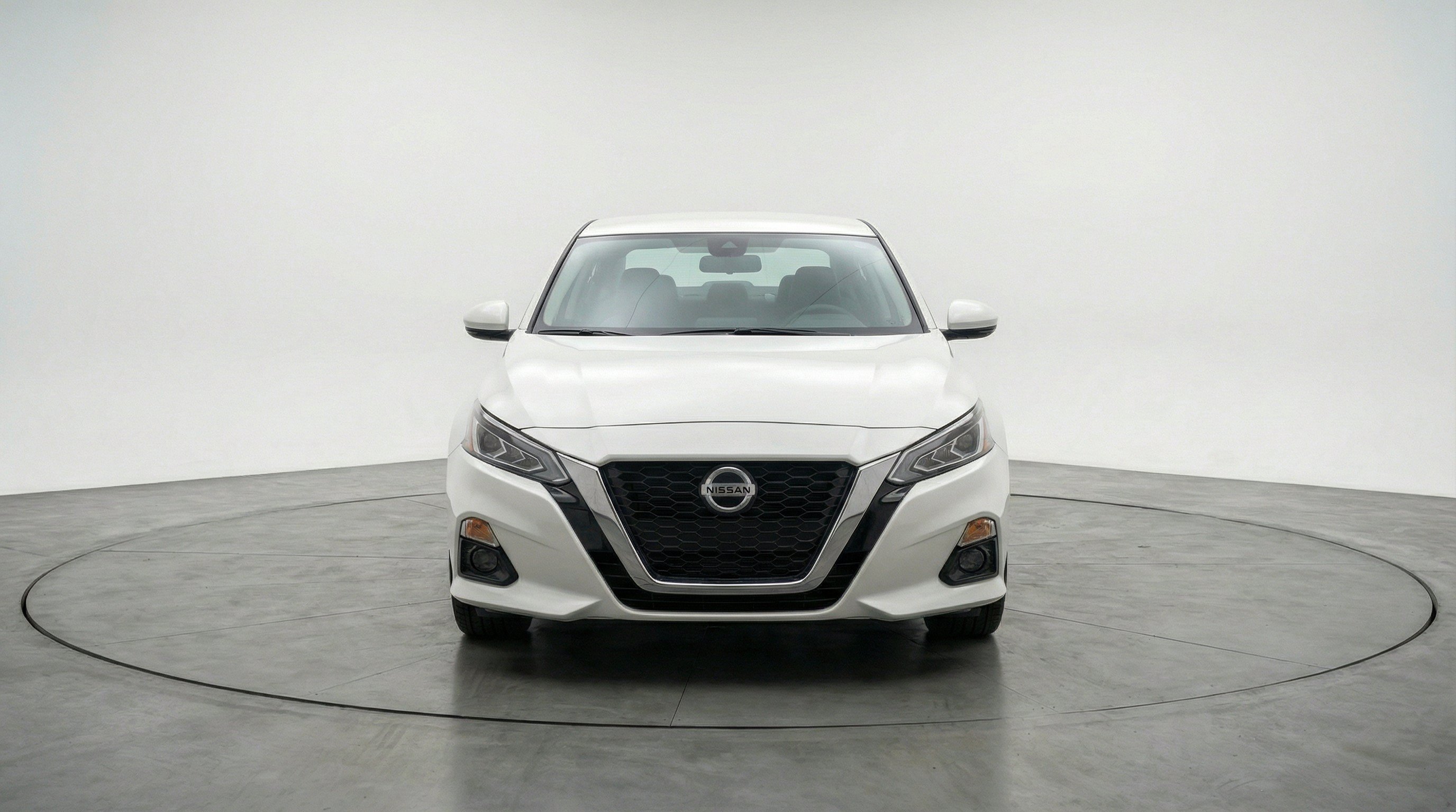 Used 2025 Nissan Altima 2.5 SV FWD image 2