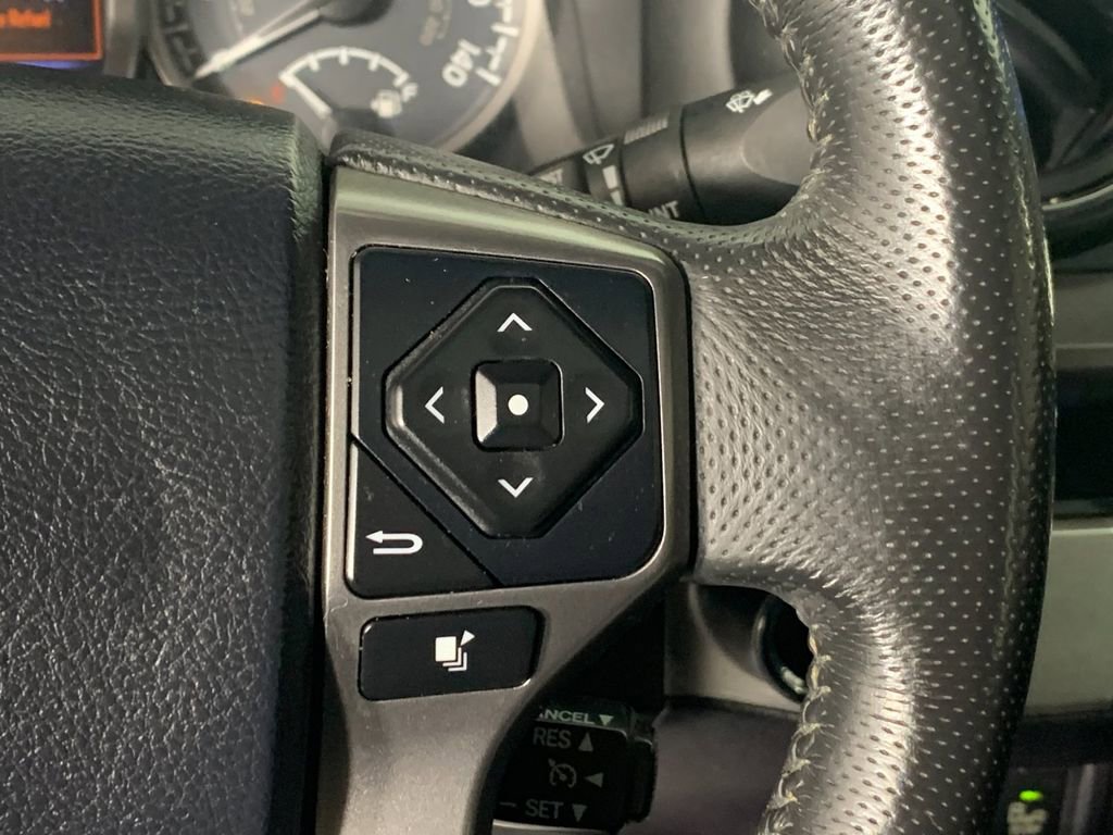 Used 2016 Toyota Tacoma Limited w/ Towing Package image 21