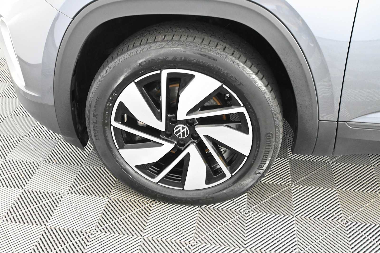 Certified 2024 Volkswagen Atlas SE FWD image 28