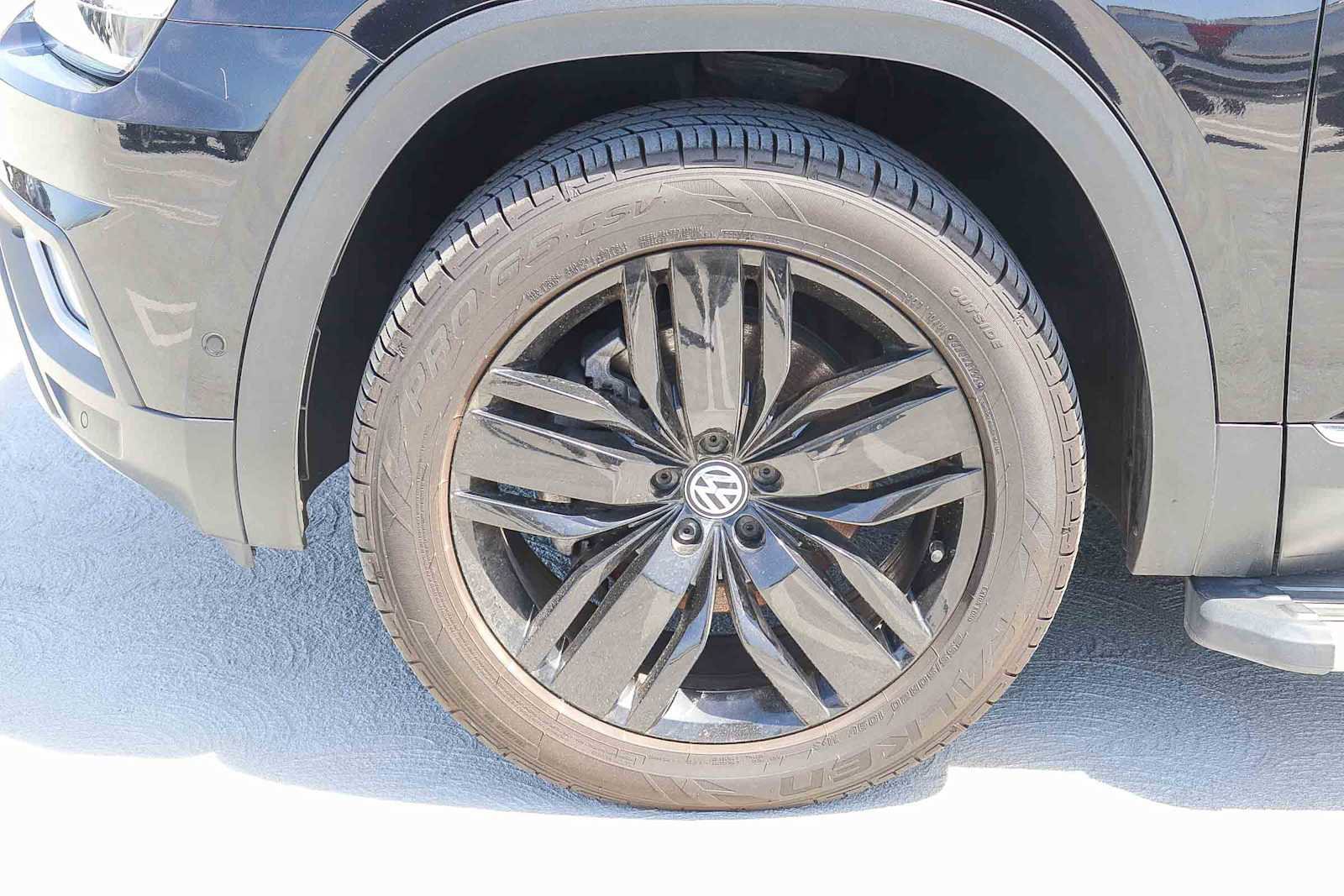 Used 2018 Volkswagen Atlas SEL Premium image 11