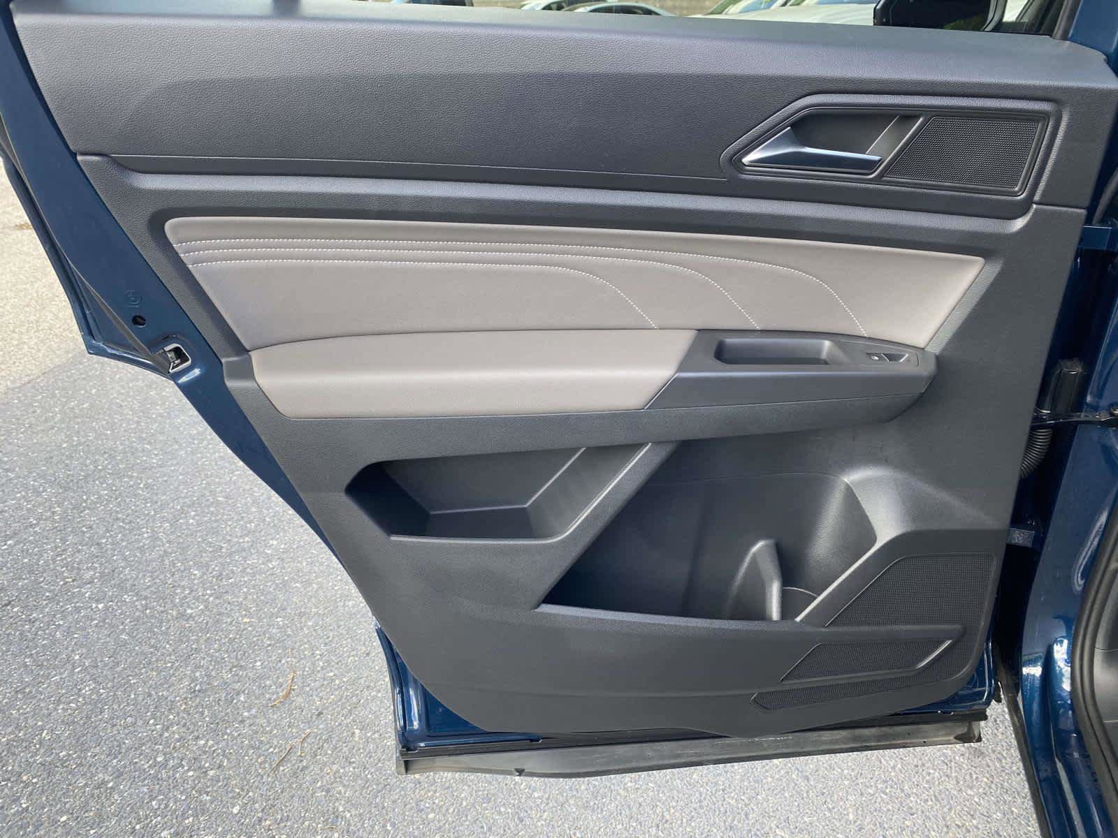 Certified 2023 Volkswagen Atlas Cross Sport SE w/ Panoramic Sunroof Package AWD/4WD image 26