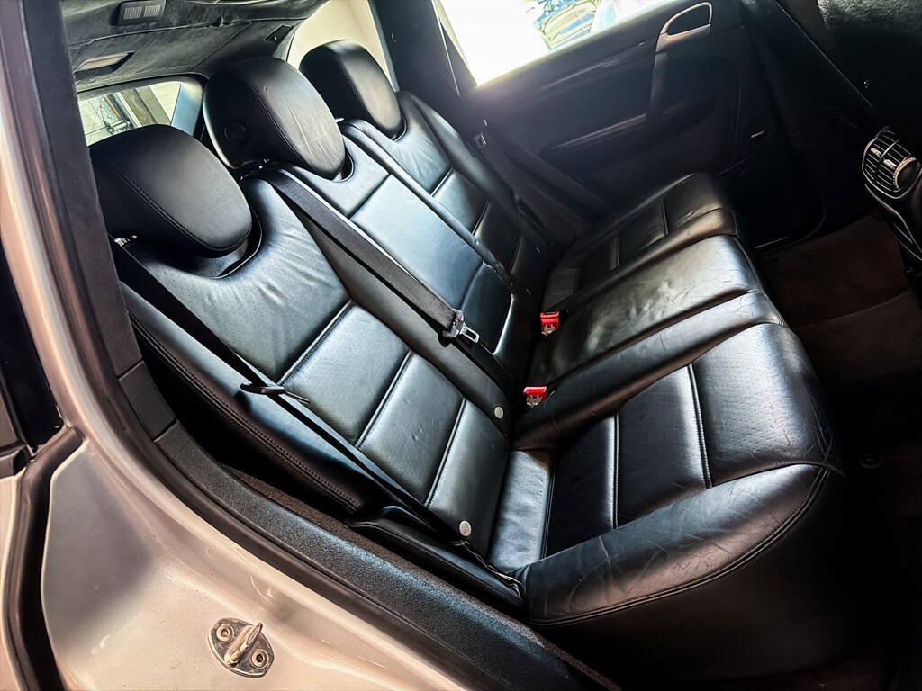 Used 2006 Porsche Cayenne Turbo AWD/4WD image 26