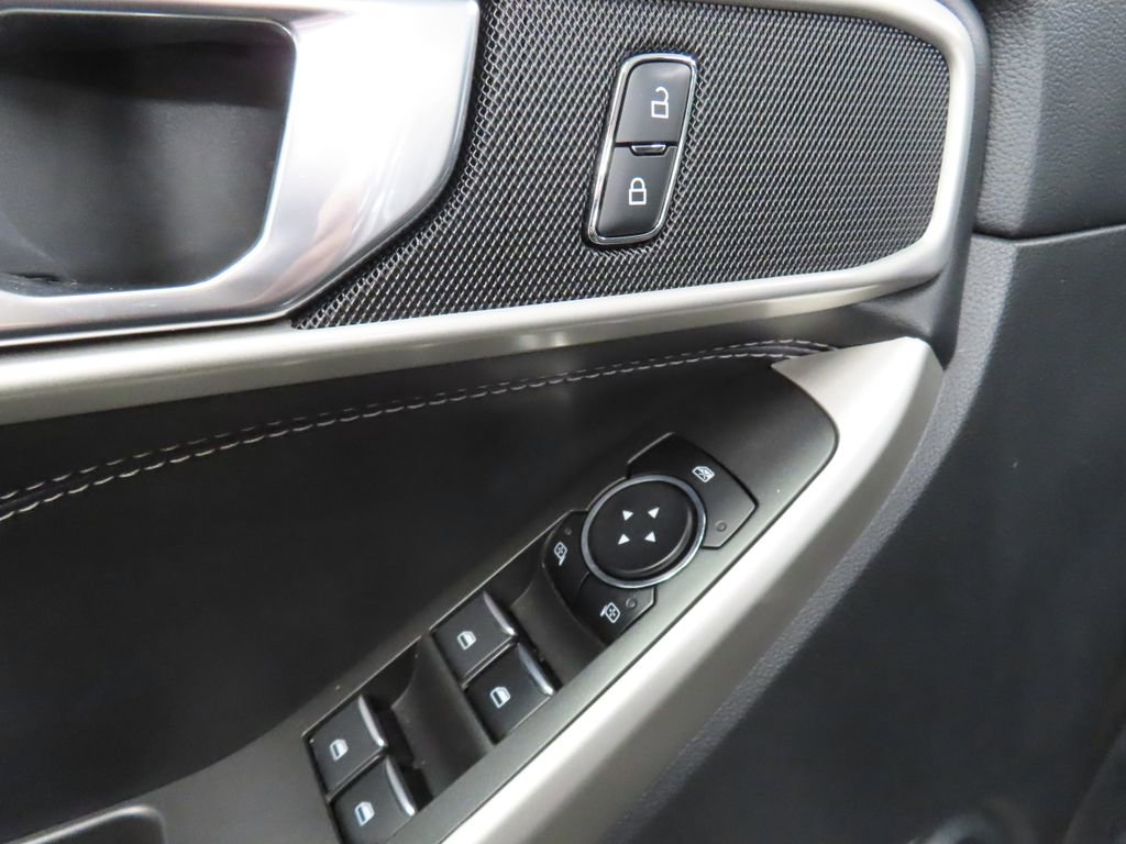Used 2023 Ford Explorer XLT AWD/4WD image 48