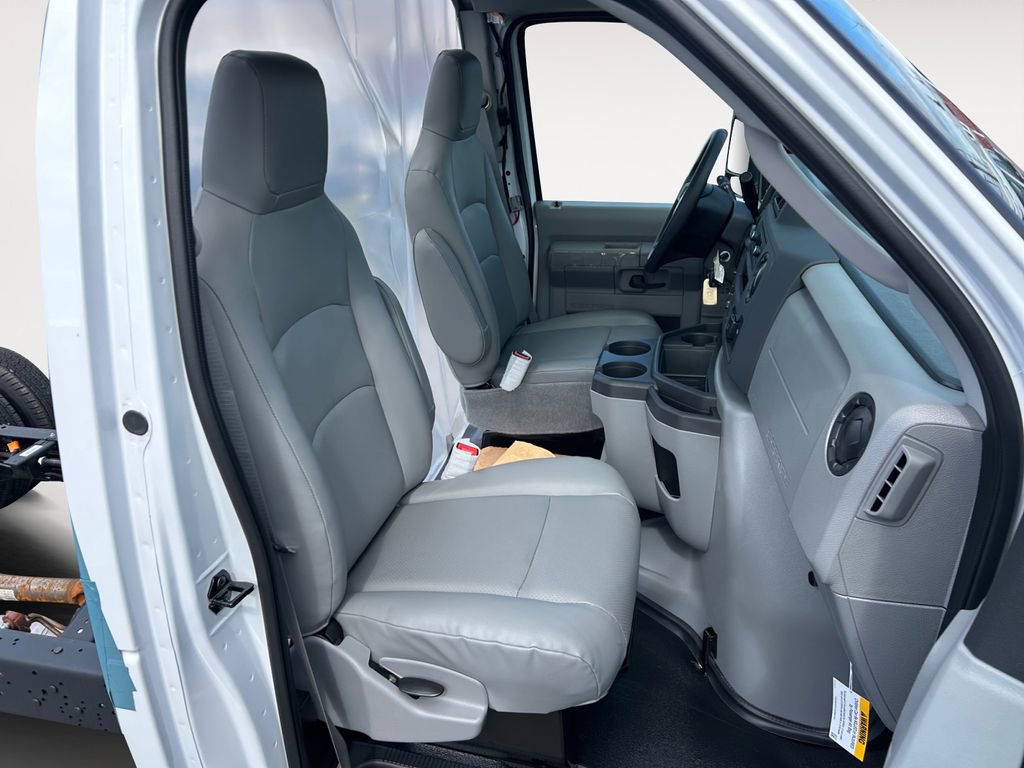 New 2027 Ford E-450 and Econoline 450 Super Duty w/ Power Equipment Group image 4