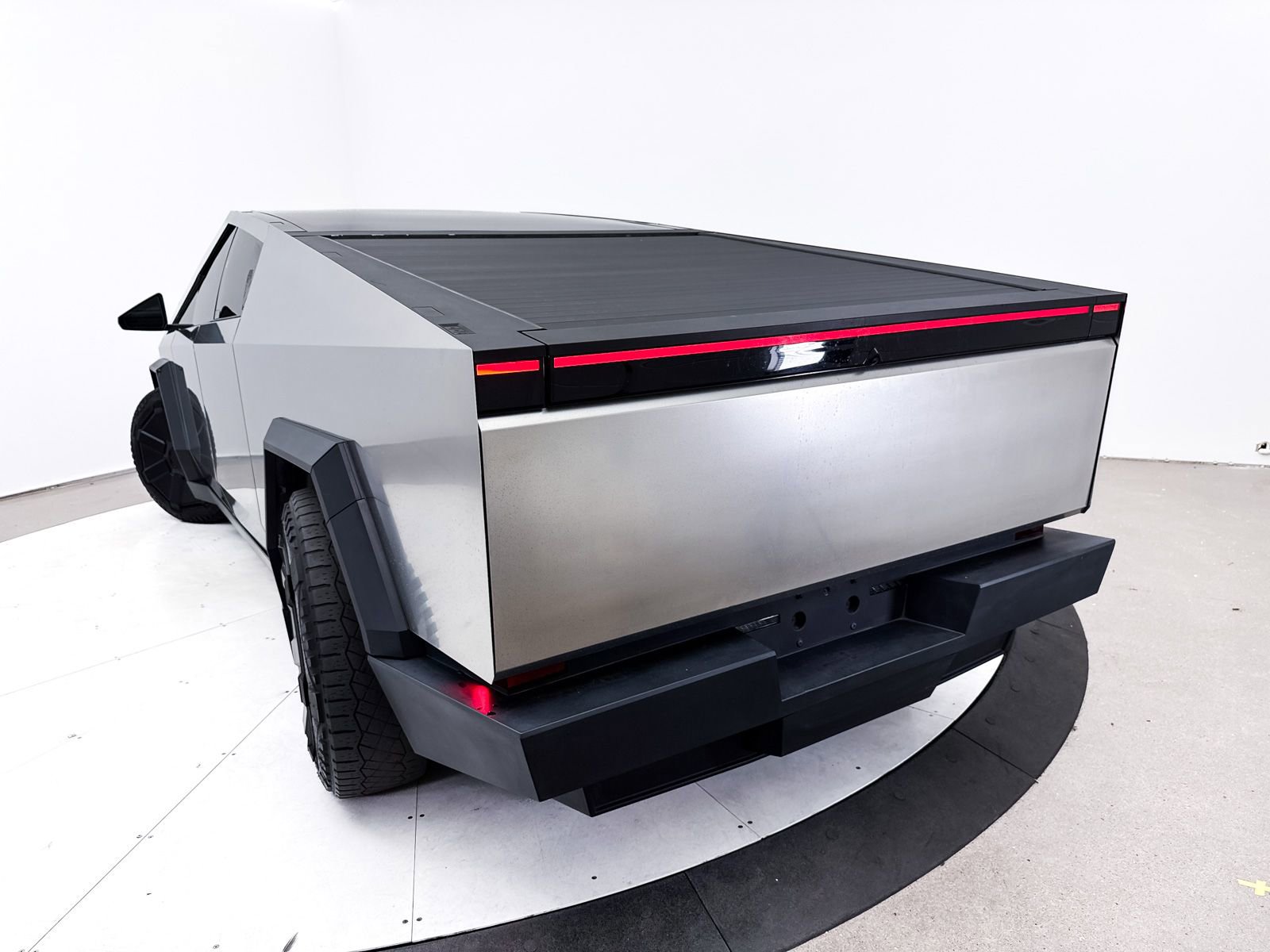 Used 2024 Tesla Cybertruck AWD Crew Cab image 8