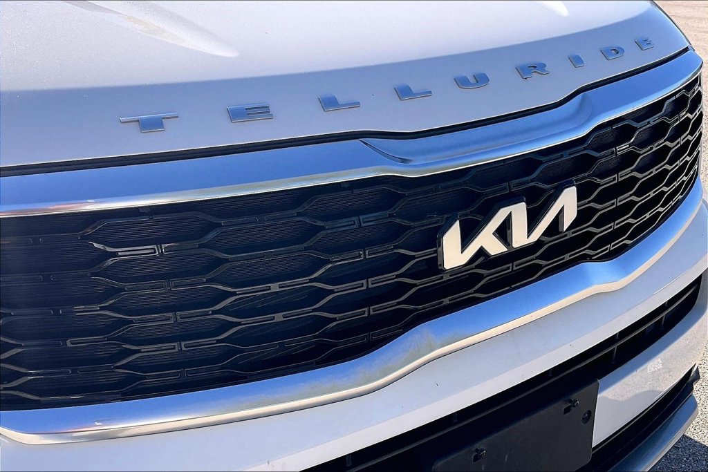 Used 2022 Kia Telluride S FWD image 32
