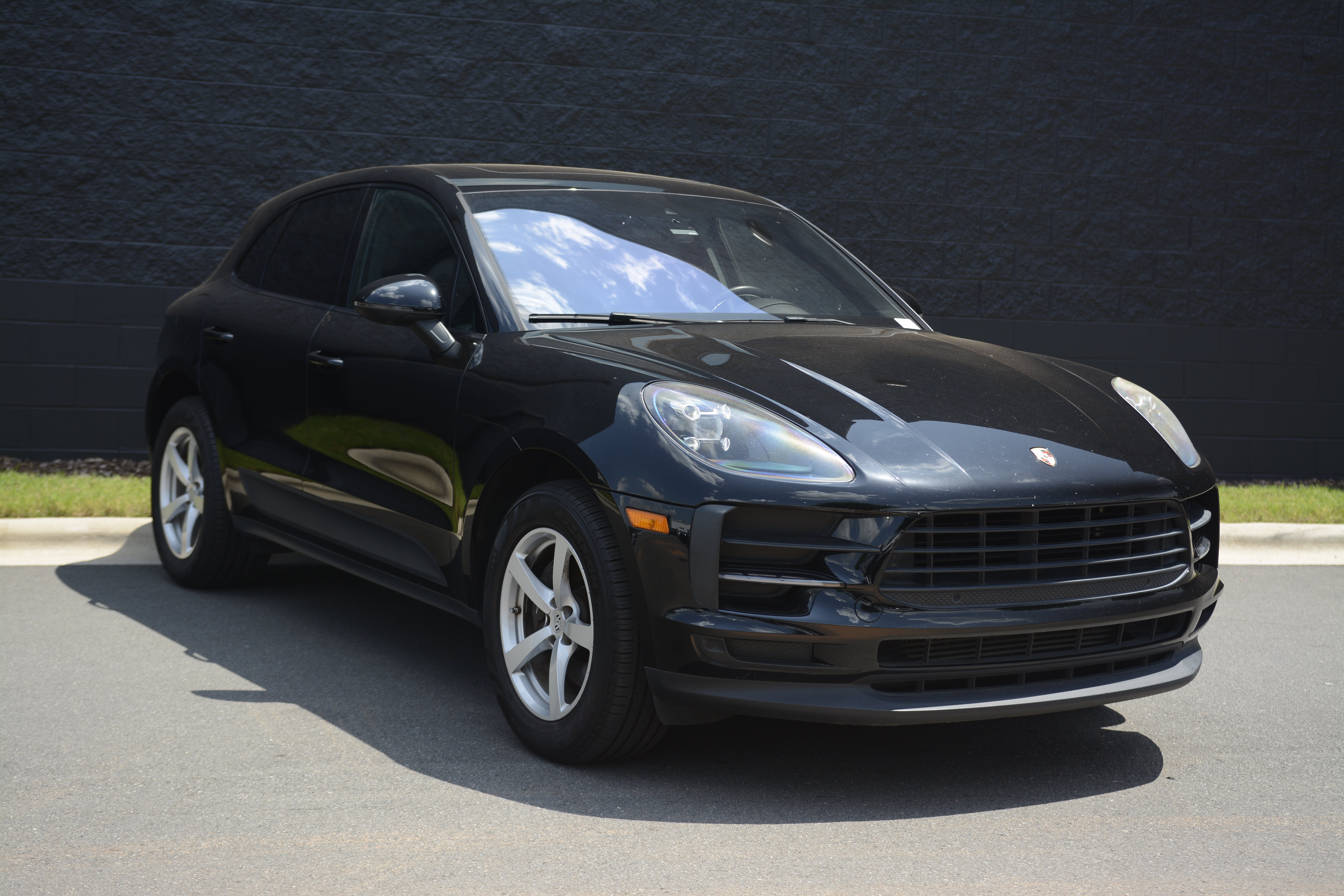 Certified 2019 Porsche Macan AWD/4WD image 9