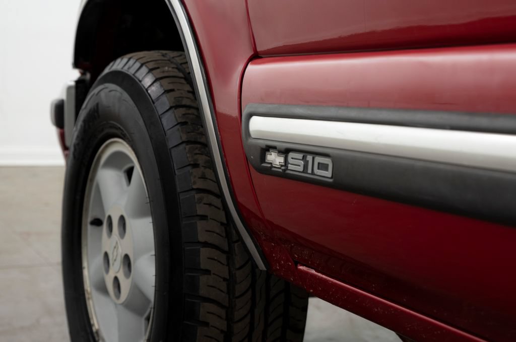 Used 2002 Chevrolet S10 Pickup LS w/ LS Preferred Equipment Group AWD/4WD image 6