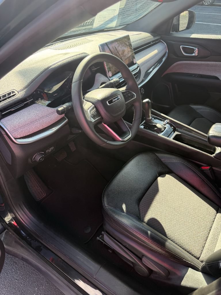 Used 2024 Jeep Compass Latitude AWD/4WD image 16