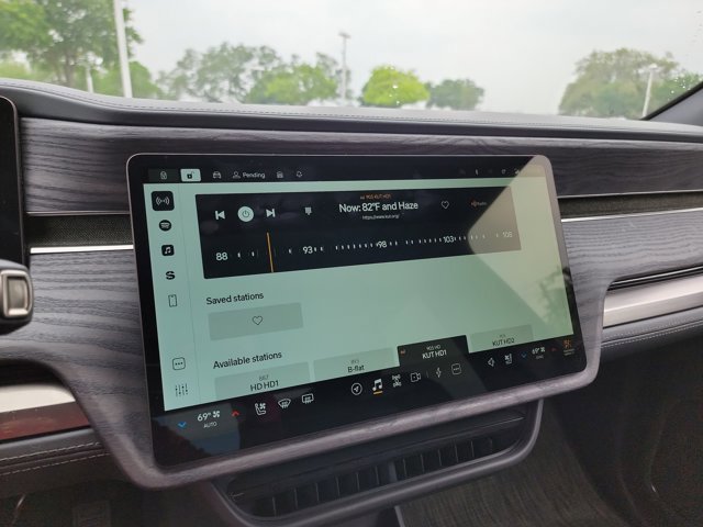 Used 2025 Rivian R1T Adventure AWD/4WD image 19