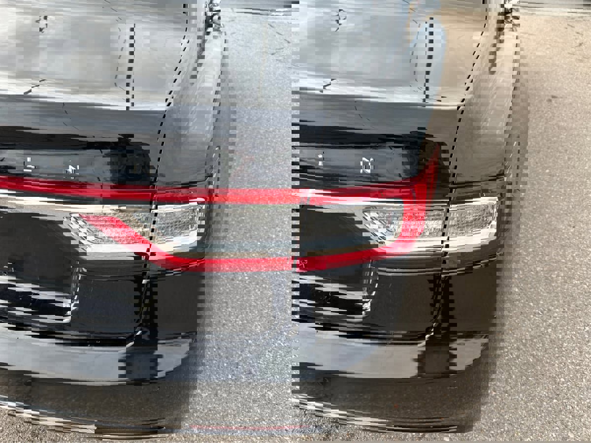 Used 2020 Lincoln Continental FWD image 23