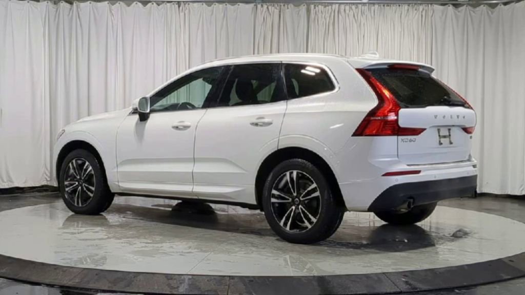 Used 2020 Volvo XC60 T6 Momentum image 6