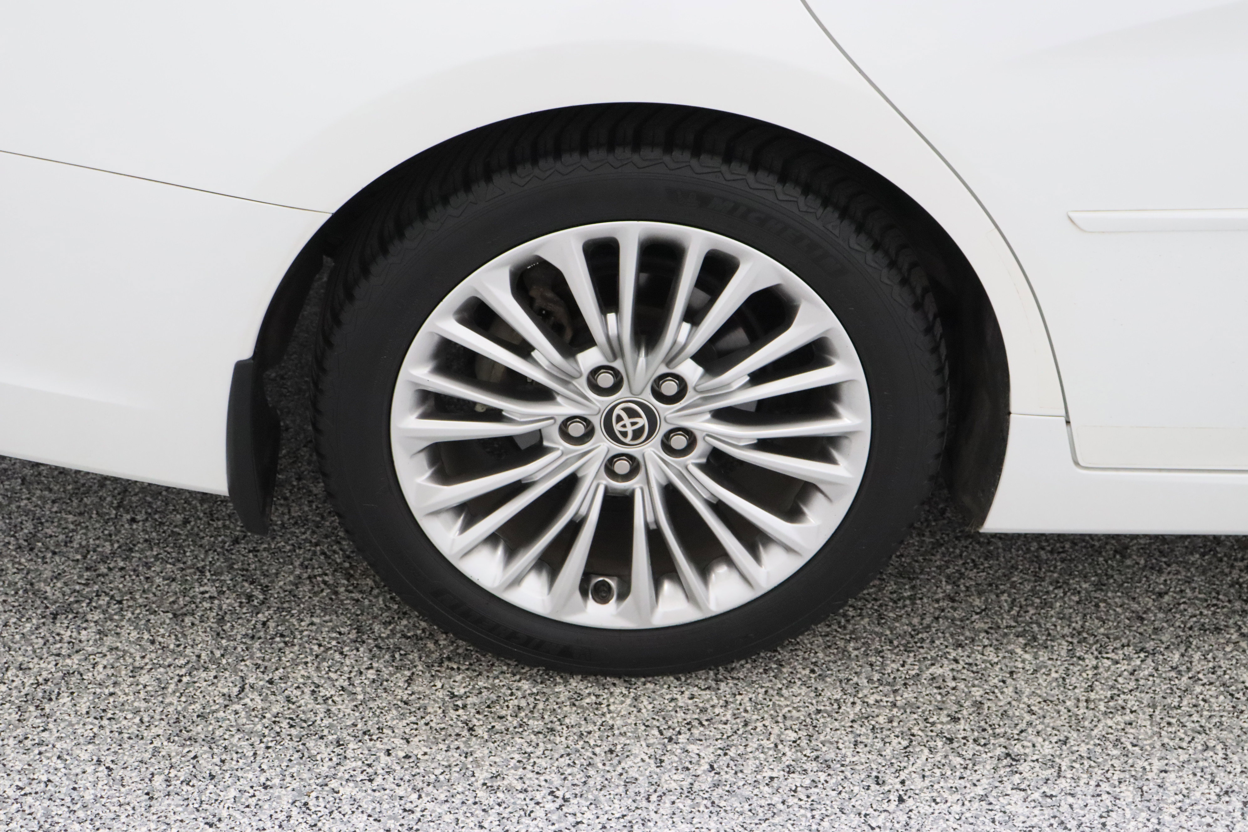 Used 2020 Toyota Avalon Limited w/ Advanced Safety Package FWD image 6