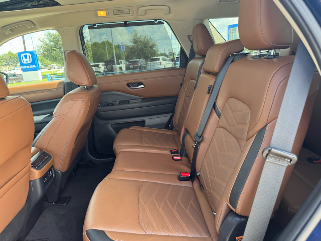 Used 2024 Nissan Pathfinder Platinum w/ Cargo Package FWD image 28