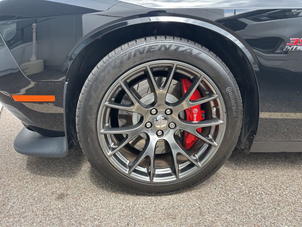 Used 2016 Dodge Challenger SRT w/ Technology Group RWD image 20