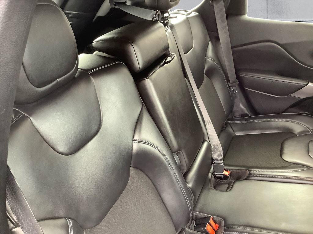 Used 2020 Jeep Cherokee Latitude Plus w/ Comfort/Convenience Group image 16