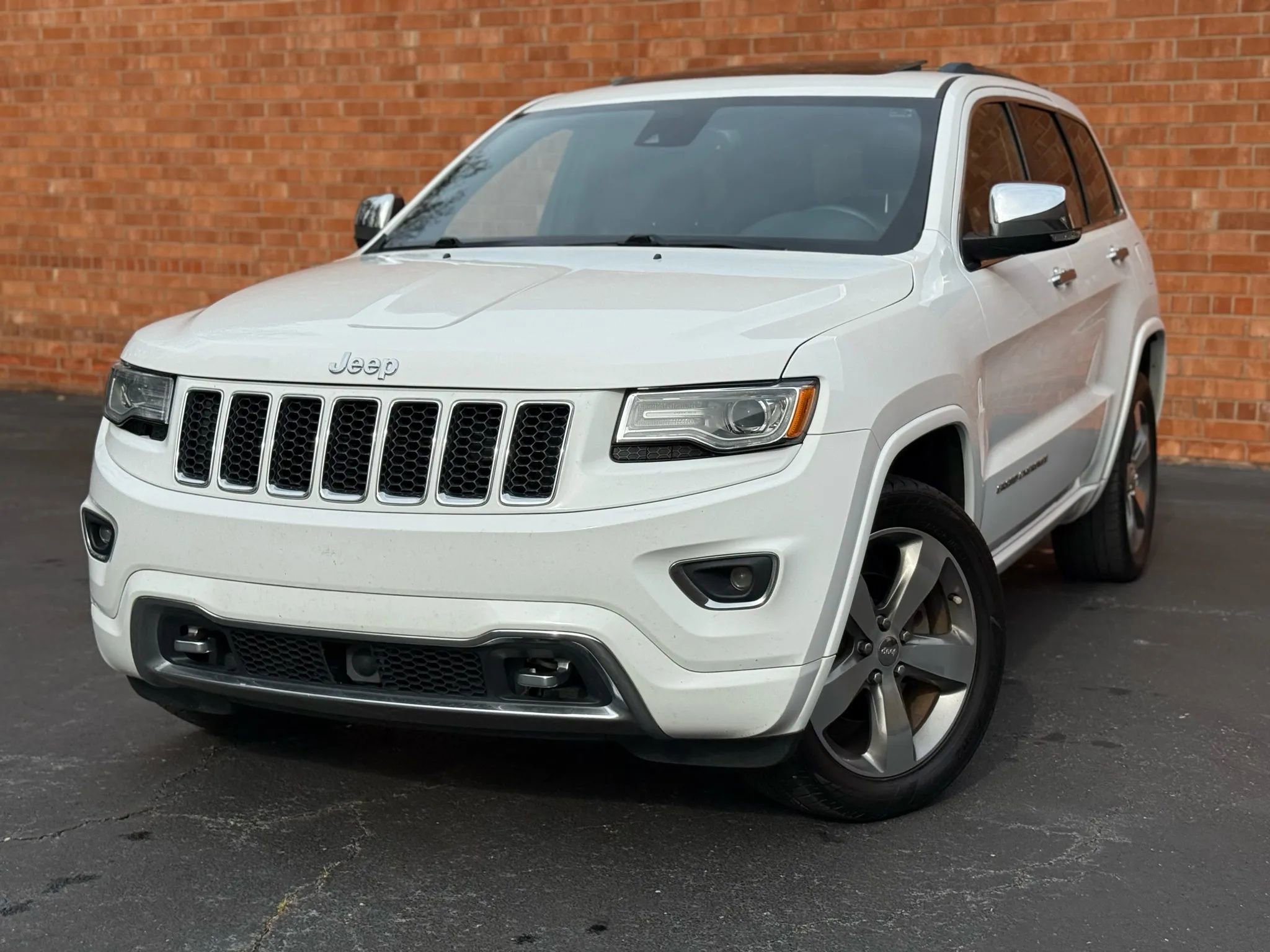 Used 2015 Jeep Grand Cherokee Overland w/ Advanced Technology Group image 2
