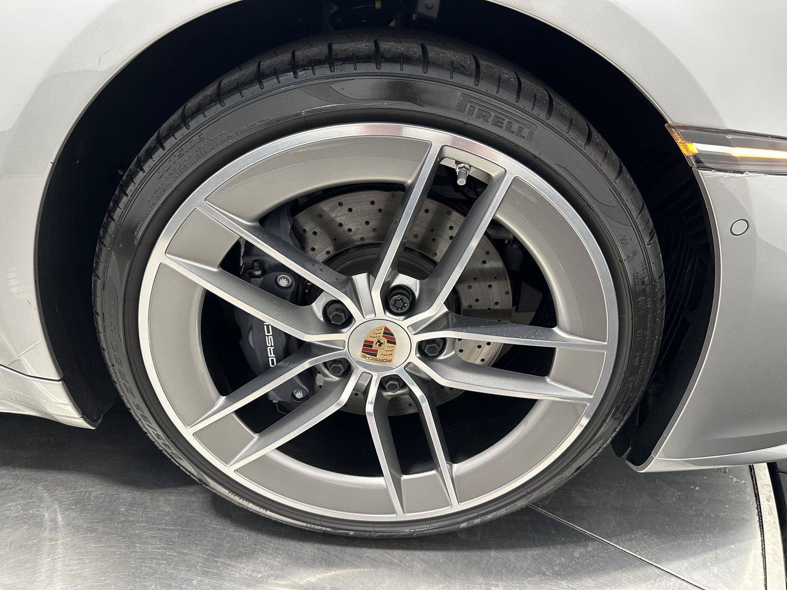 Used 2025 Porsche 911 Carrera RWD image 13