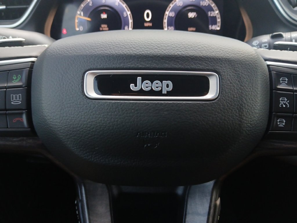 Used 2022 Jeep Grand Cherokee Limited AWD/4WD image 5