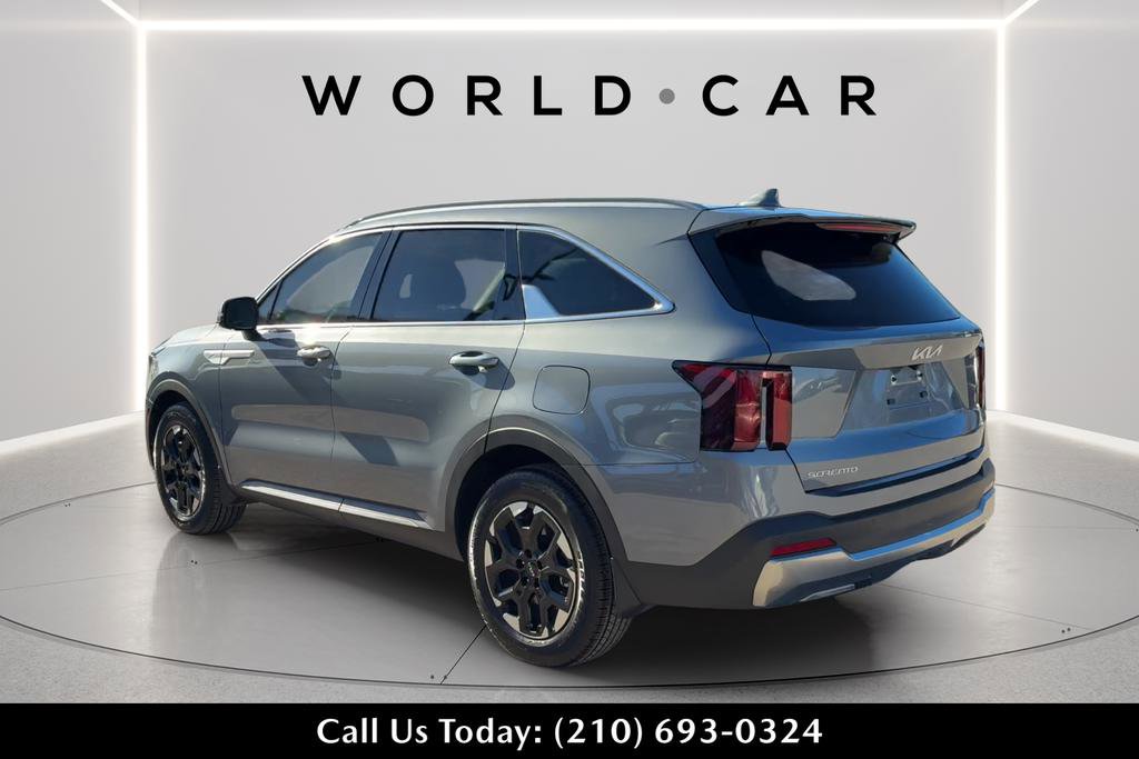 Certified 2025 Kia Sorento S w/ Panoramic Sunroof Package image 5