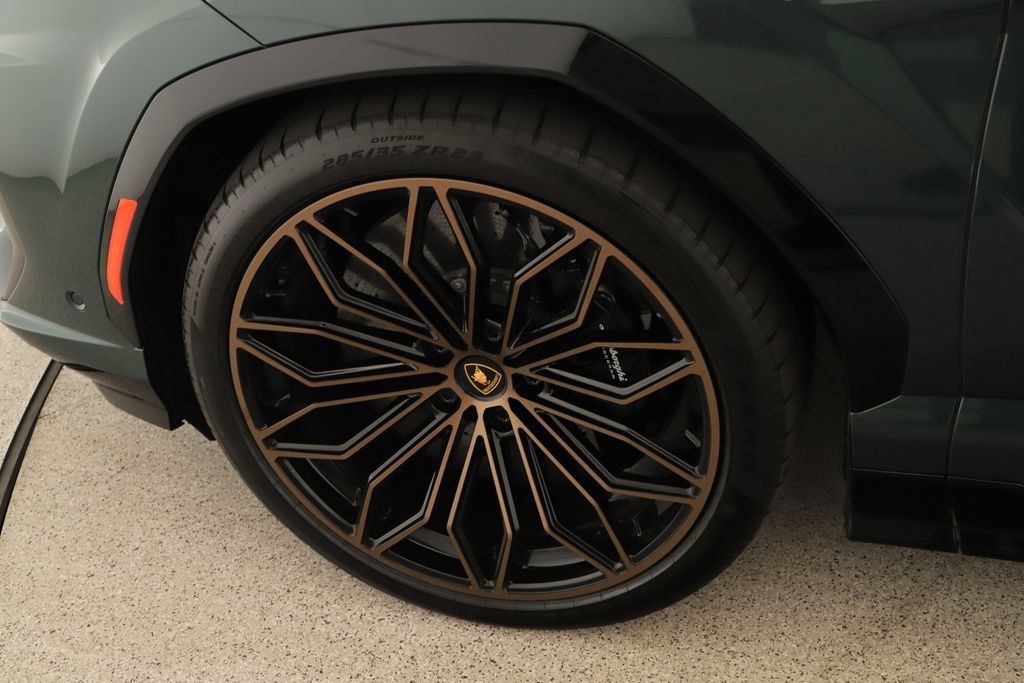 Used 2025 Lamborghini Urus SE AWD/4WD image 40