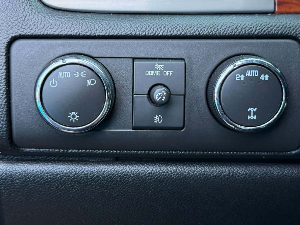 Used 2011 Chevrolet Suburban LT image 6