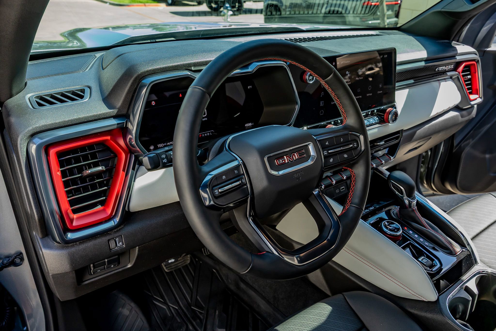 Used 2024 GMC Canyon AT4X image 17