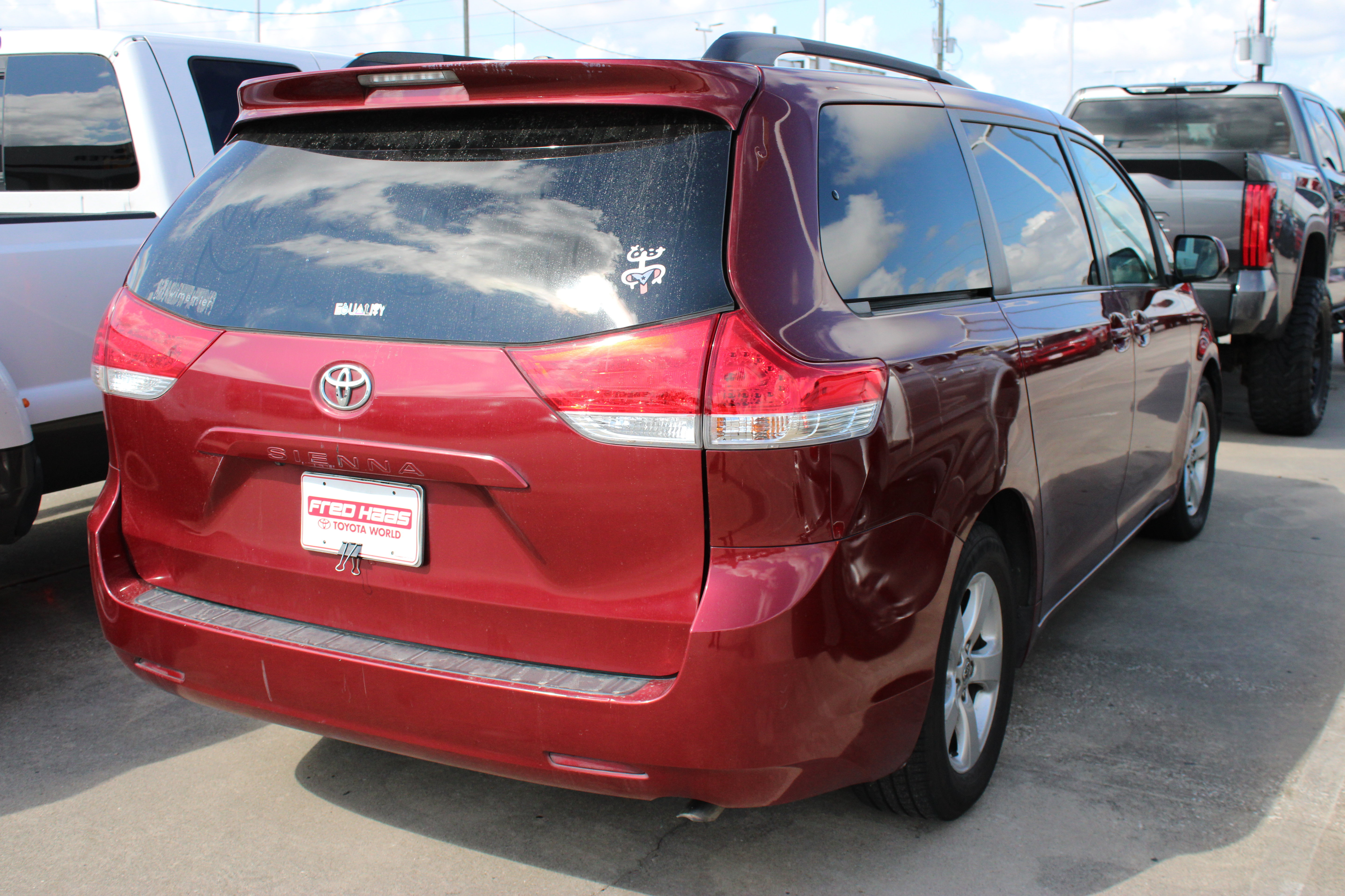 Used 2012 Toyota Sienna LE FWD image 9