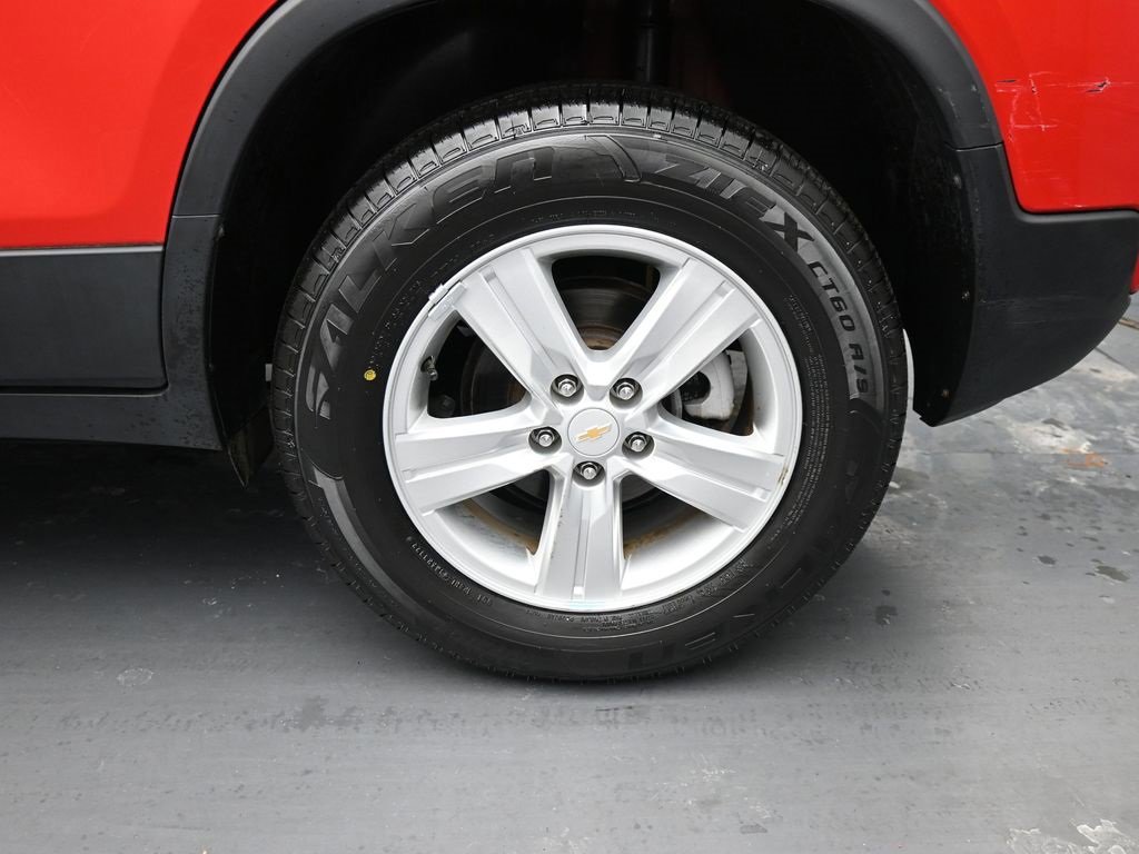 Used 2020 Chevrolet Trax LS w/ Tint and Cruise Package image 11