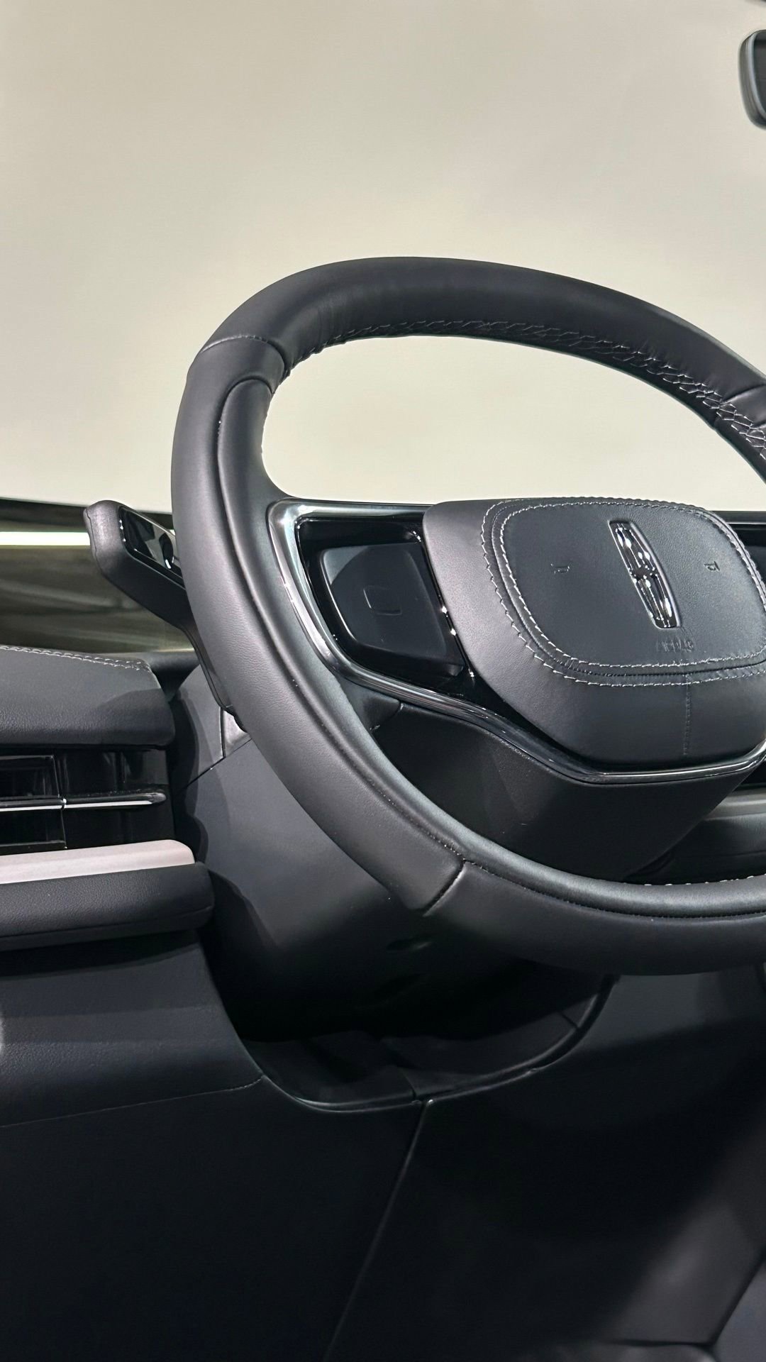 New 2026 Lincoln Navigator Premiere AWD/4WD image 48