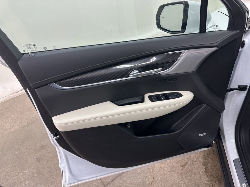 Certified 2025 Cadillac XT6 Sport w/ Technology Package AWD/4WD image 36