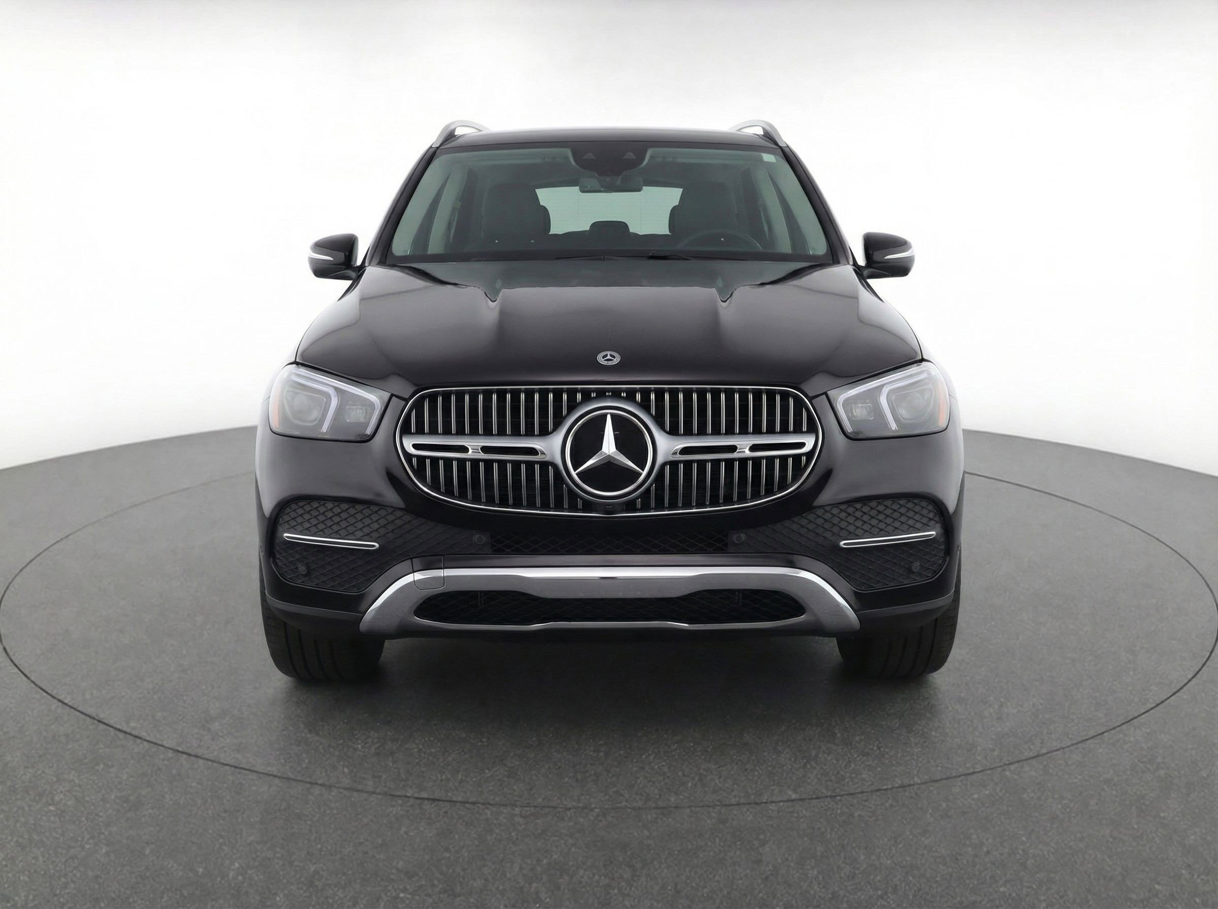 Used 2024 Mercedes-Benz GLC 300 4MATIC image 2