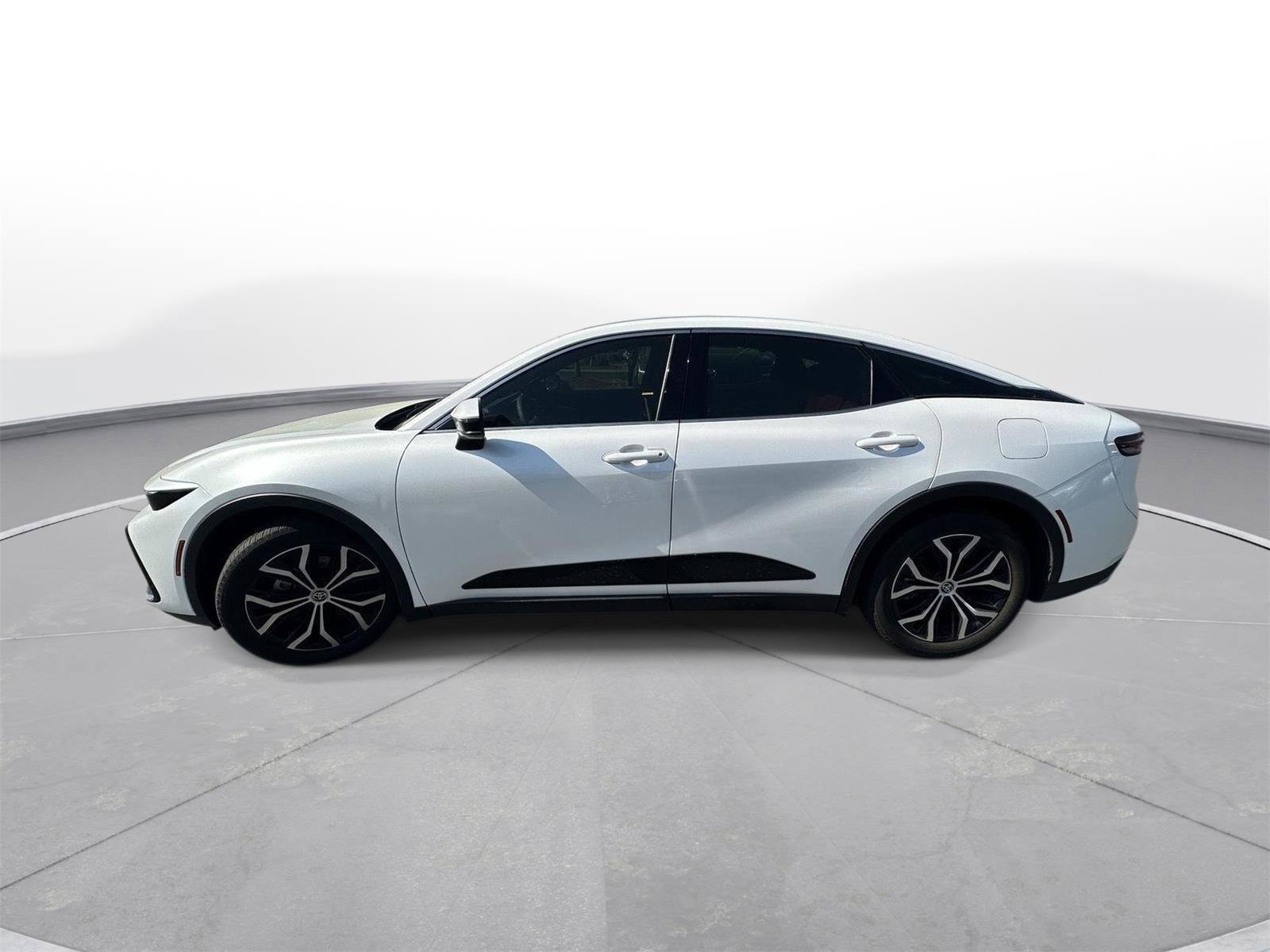 Used 2023 Toyota Crown Limited image 9