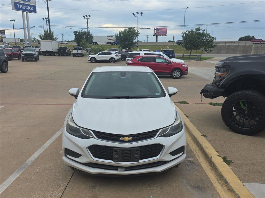 Used 2017 Chevrolet Cruze LT w/ Convenience Package FWD image 2