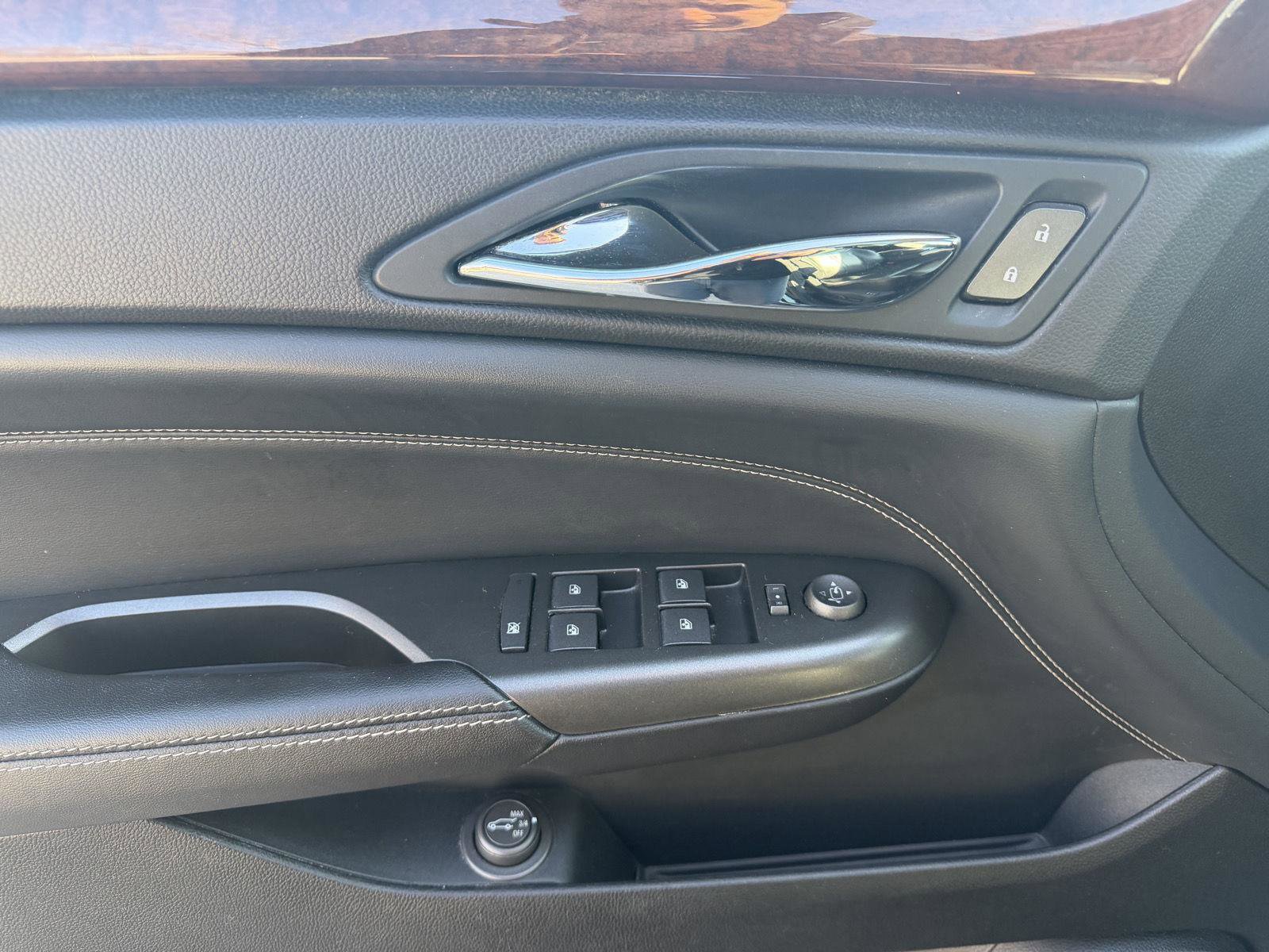 Used 2012 Cadillac SRX Luxury image 10