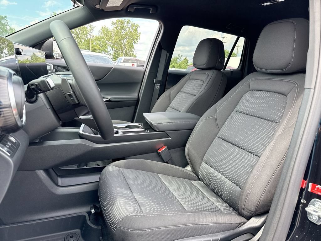 New 2026 Chevrolet Equinox LT w/ LPO, Floor Liner Package FWD image 11